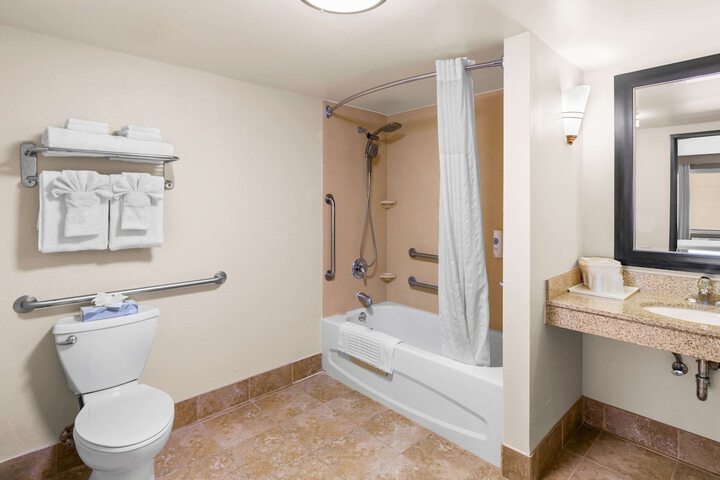 Comfort Suites Vacaville-Napa Valley Area