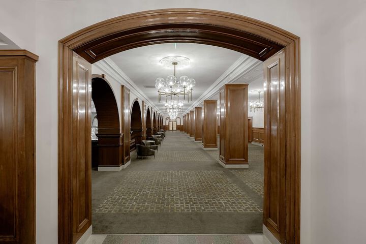 Hotel Fort Des Moines Curio Collection by Hilton