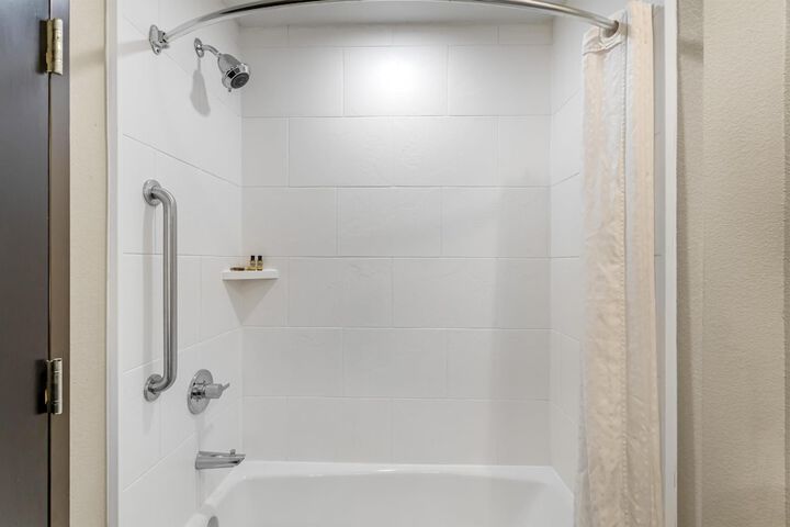 Best Western Plus Bay City Inn & Suites