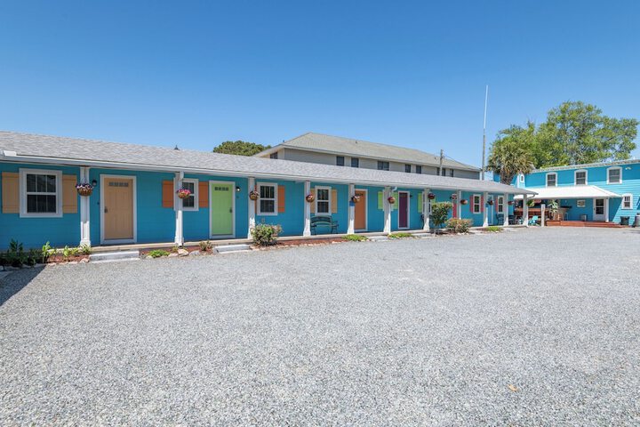 Island Guesthouse and Motel