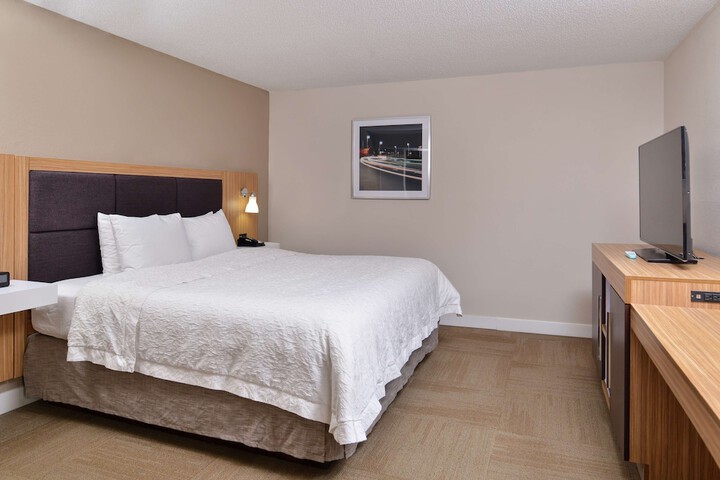 Room 9 of 32