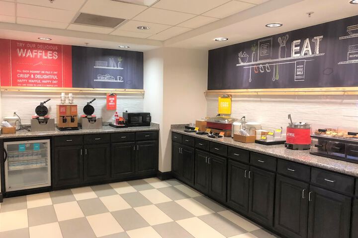 Hampton Inn & Suites Norfolk-Airport