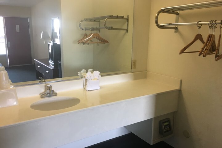 Room 7 of 17