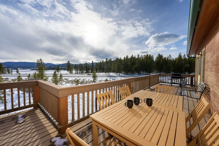 Mountain Peak 4 Bedroom Home by RedAwning