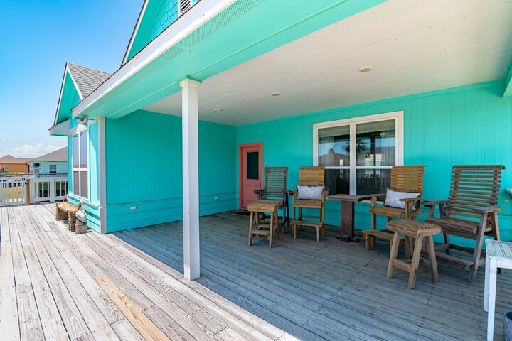 Sunrise Paradise 3 Bedroom Home by RedAwning