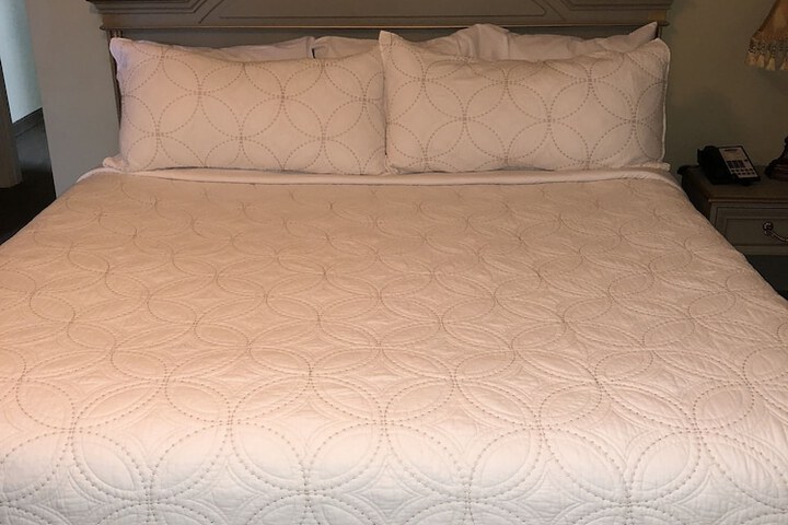 Room 18 of 28