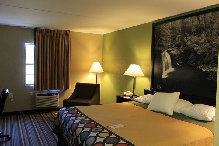 Room 8 of 20