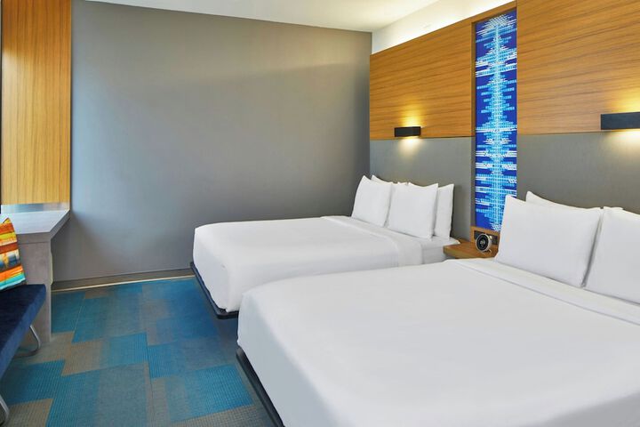 Room 32 of 60