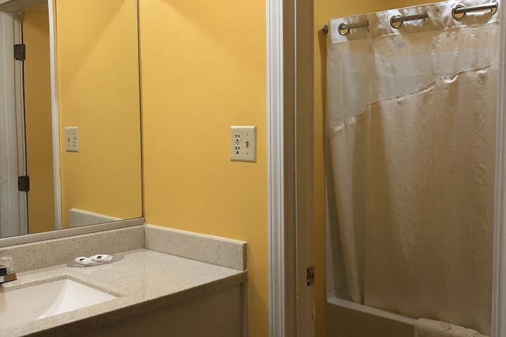 Room 10 of 34