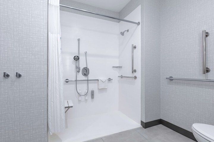 Room 18 of 40