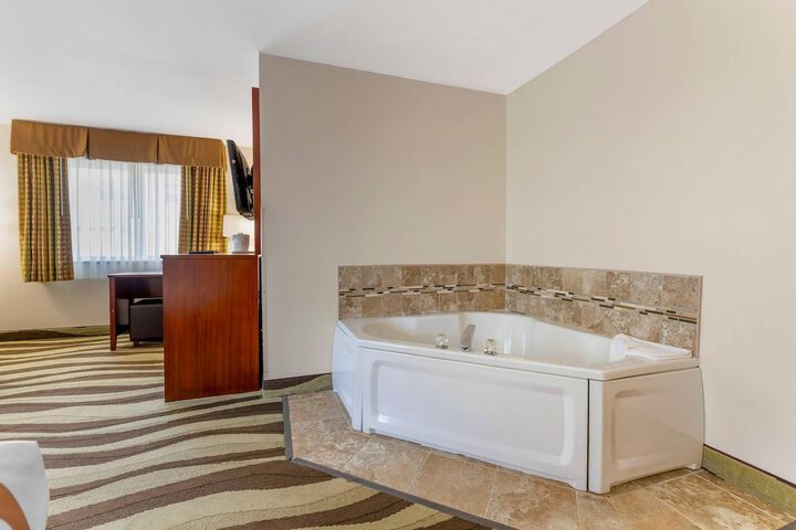 Quality Inn & Suites Stoughton - Madison South