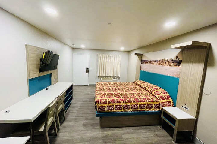 Room 12 of 20