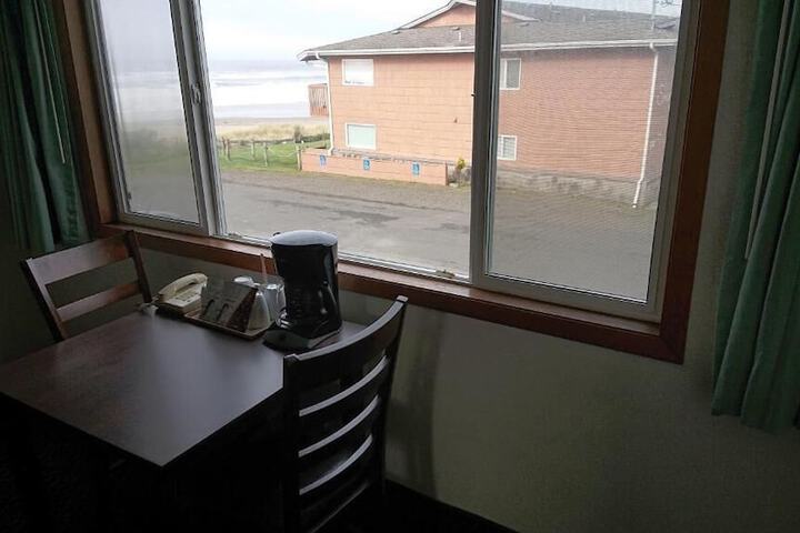 Silver Sands Motel