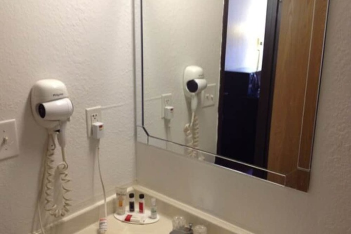 Room 15 of 28