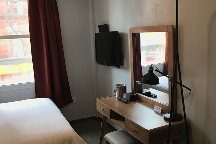 Room 62 of 89