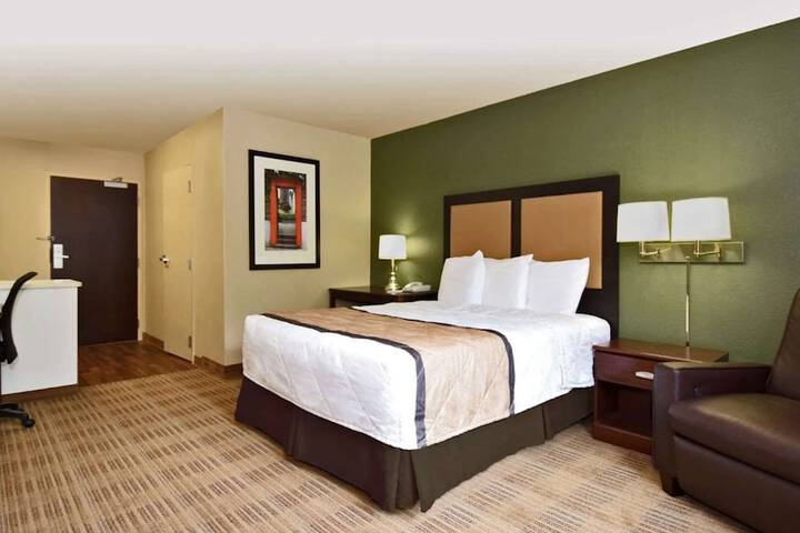 Room 11 of 27