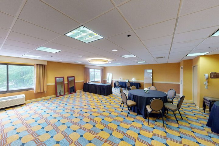 DoubleTree by Hilton Boston North Shore