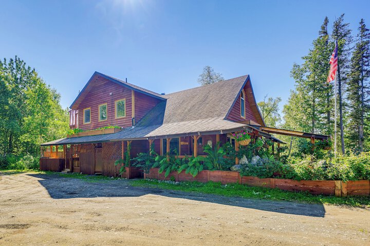 Cozy Kenai Abode w / Private Deck: 5 Mi to Ocean!