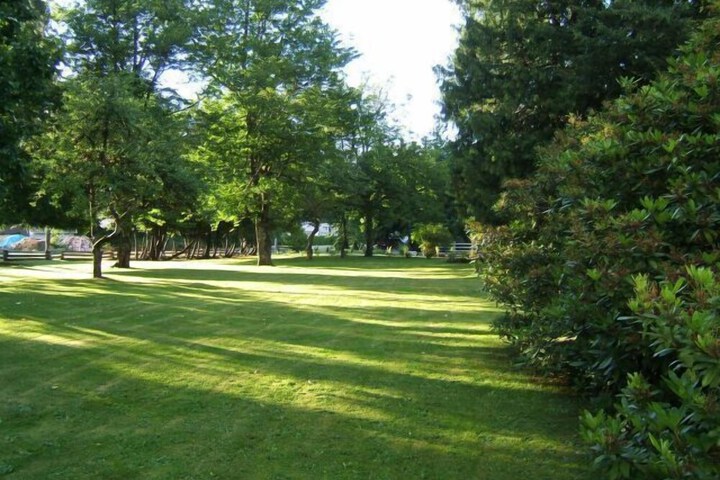 Cedar Wood Lodge B & B