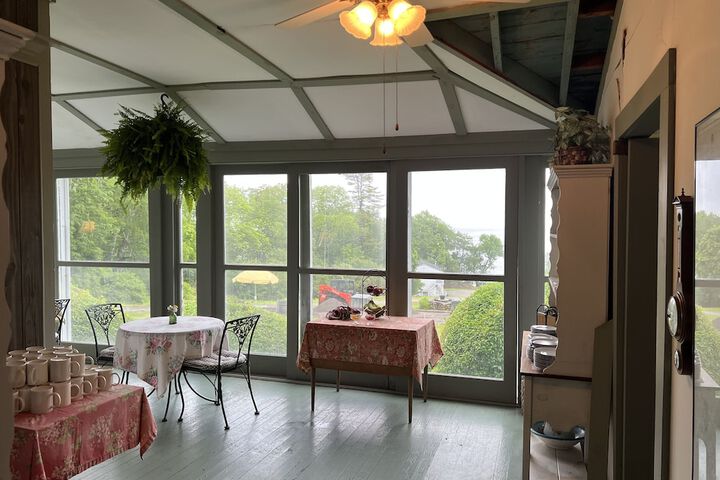 High Tide Inn