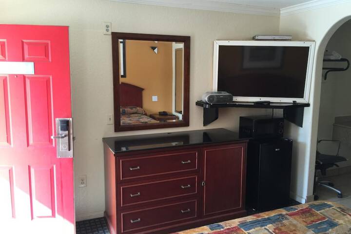 Room 8 of 14