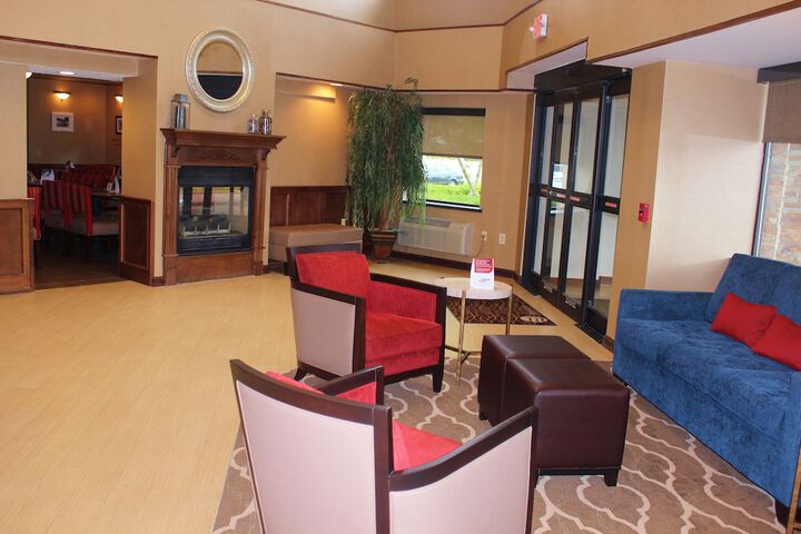 Comfort Inn & Suites West Springfield