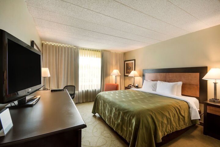 Room 8 of 32