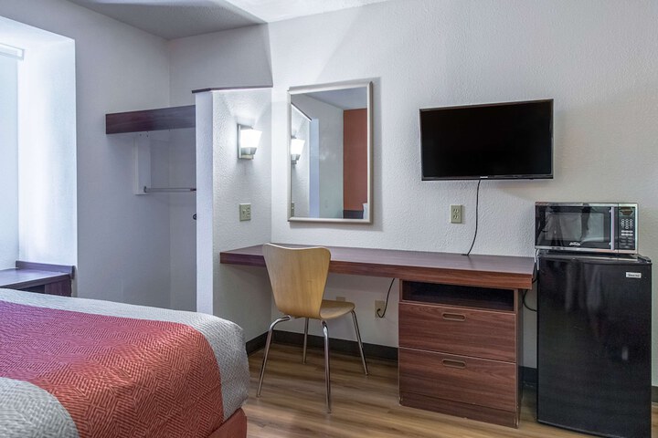 Room 15 of 33