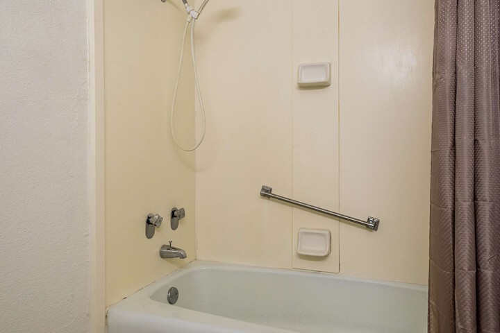 Room 21 of 43