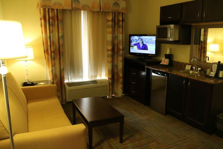 Holiday Inn Express Hotel & Suites PERRY by IHG