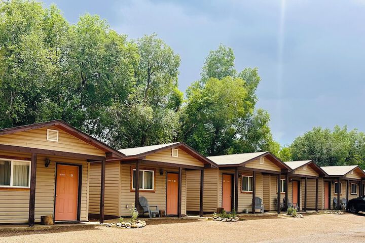 Moosehead Lodge & Cabins