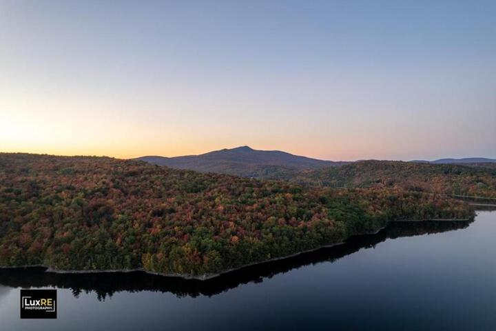 Vermont Lake Whitingham Mount Snow Area Apartment