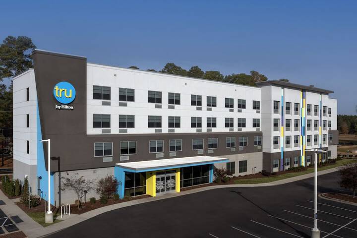 Tru by Hilton Fayetteville I-95 NC