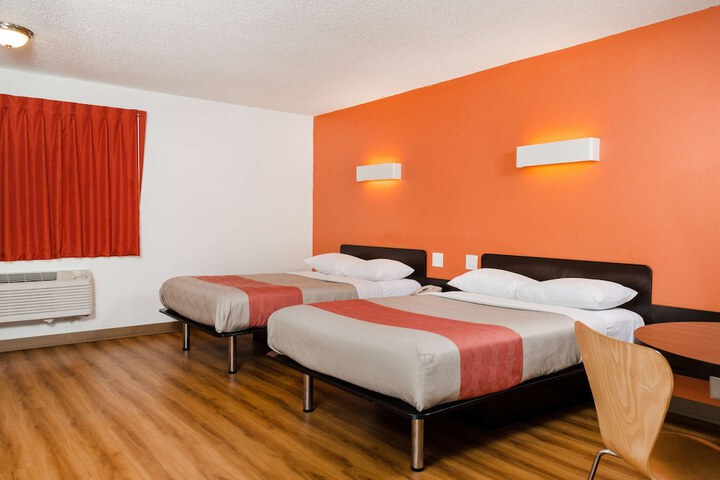 Room 21 of 38