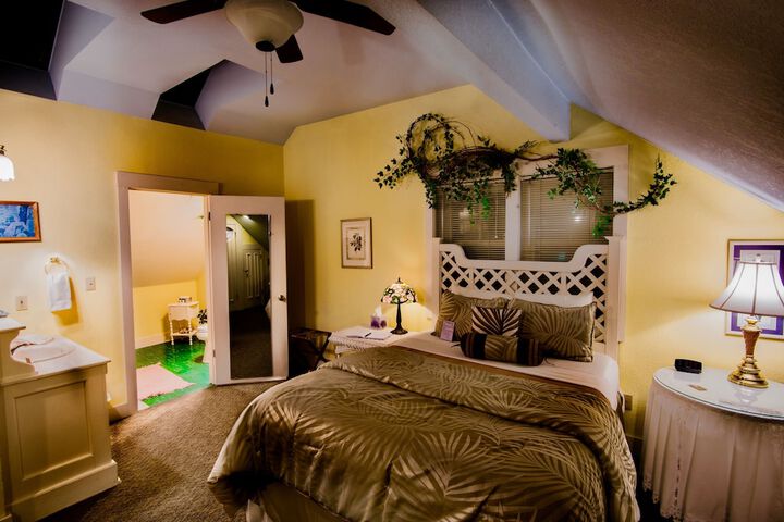 Room 15 of 48