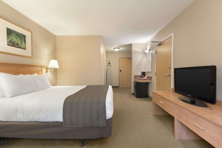 Room 12 of 28