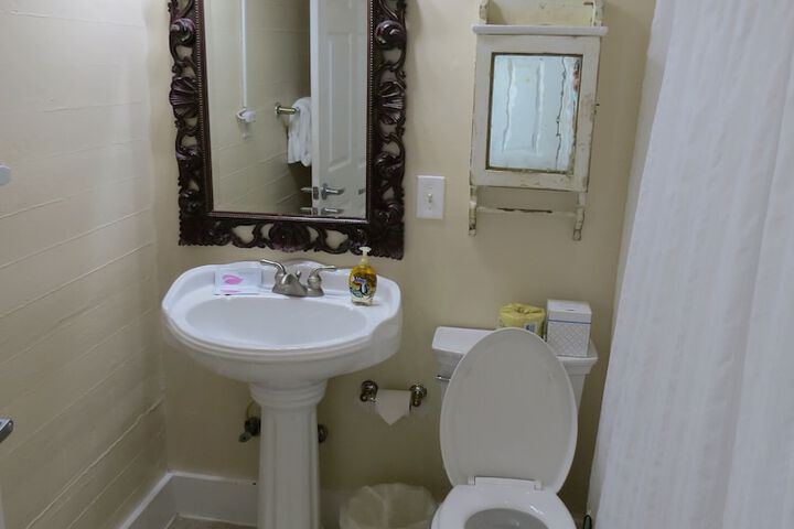 Room 105 of 171