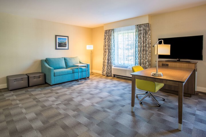 Room 28 of 35