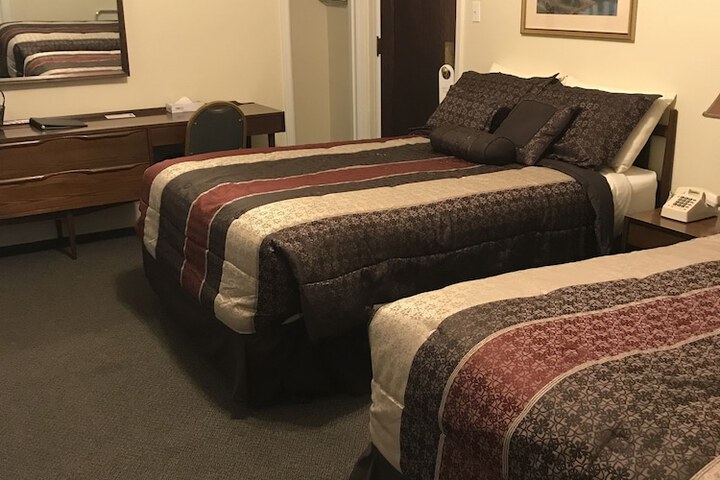 Room 5 of 8