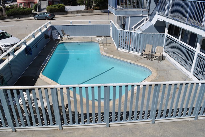Pool 5 of 36
