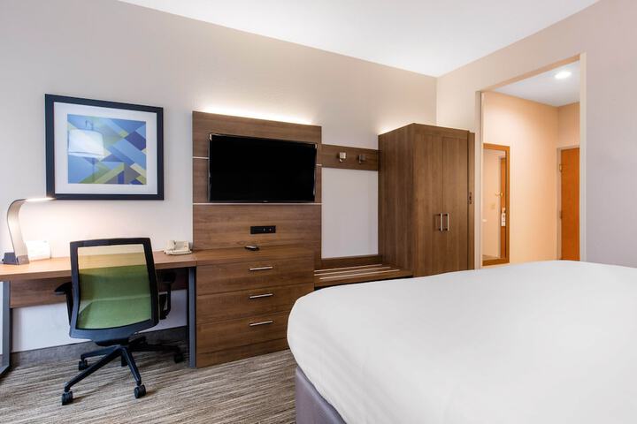 Room 13 of 26