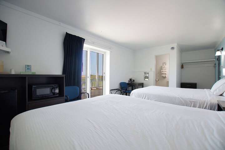 Snyders Shoreline Inn