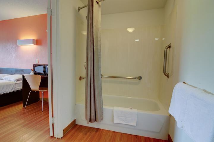 Room 15 of 33