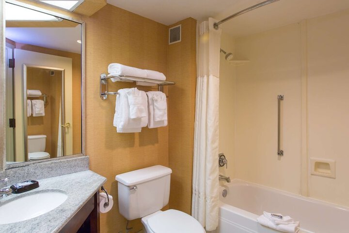 Room 6 of 12