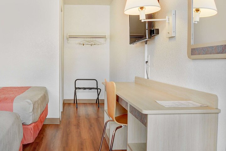Room 16 of 31