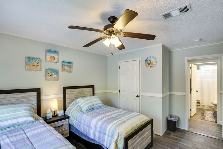 Charming Perry Home 2 Mi to the Gulf!