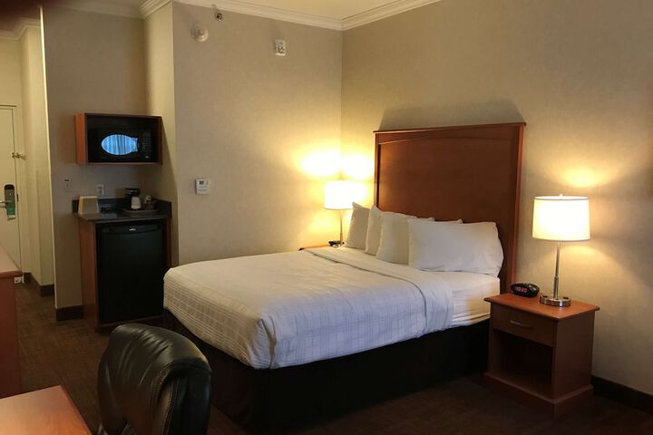 Room 17 of 40