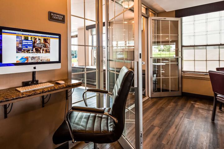 Business Center 14 of 16