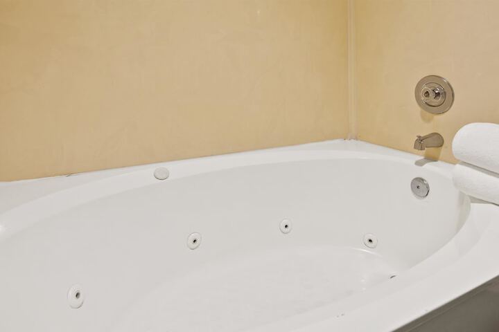 Hot Tub 23 of 24