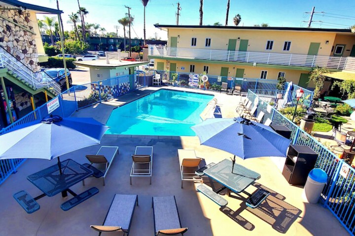 Pool 10 of 76